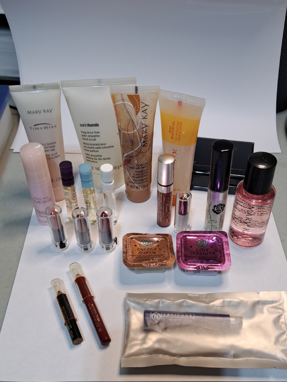 Mary Kay Skincare & Makeup Travel Set, All Miniatures 17 Pieces Plus 3 Free